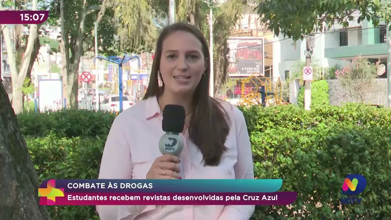 Estudantes de Blumenau recebem revistas desenvolvidas pela Cruz Azul