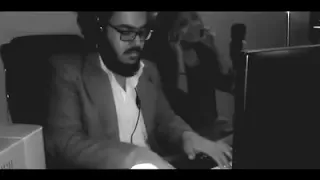     يا ابو العيون حلوين فله علي ياسمين                      دندنها