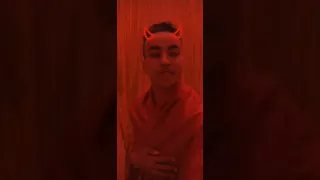 قاعد لوحدك كدا سرحان 