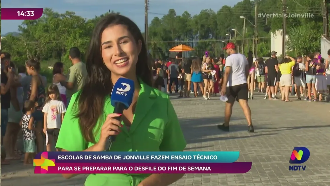 Escolas de samba de Jonville fazem ensaio técnico para se preparar para o desfile do fim de semana