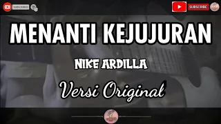 Download Menanti Kejujuran - Nike Ardilla (Karaoke) Versi Original Tidak Ada Vokal MP3