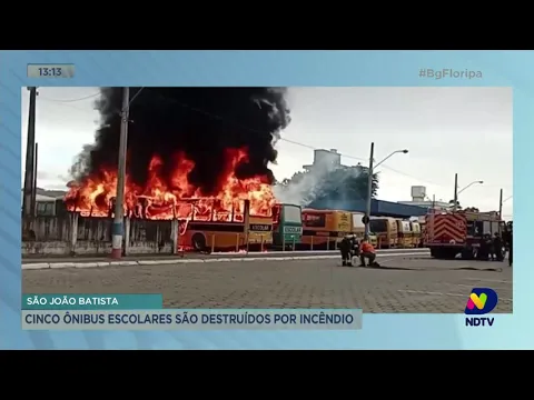 Cinco ônibus escolares são destruídos por incêndio, em São João Batista