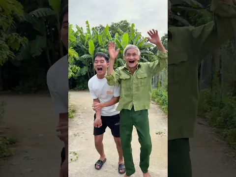 Va chạm hài hước của Hai Ông cháu😂#shorts