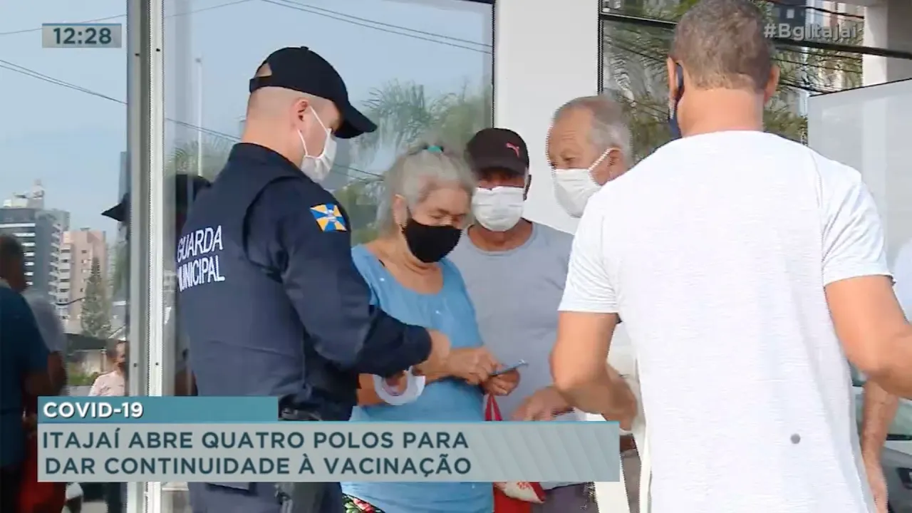 Itajaí abre quatro polos para vacinação, e shopping da região pode comprar vacina da Covid-19