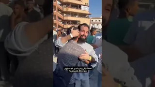 مشهد مؤثر لحظة خروج شقيق صالح الجعفراوي من السجن 