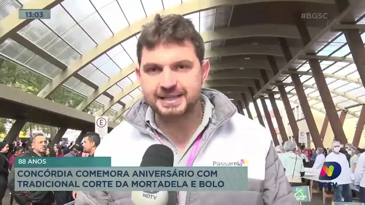 Concórdia faz 88 anos com o tradicional corte da mortadela gigante