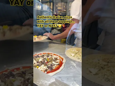#italianpizza #streetfood #pizza #rome #italy #foodie #shorts #authenticpizza
