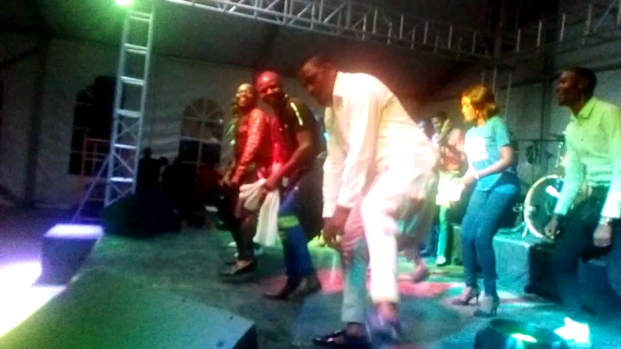 KINGS MALEMBE MUMBI 2020 - TWAPALWAFYE UBE UWAPALWA (Live Video 2021) LATEST DANCING VIDEO NEW 2021