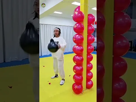 😱 मम्मी ने बैलून से की कराटे की प्रैक्टिस!