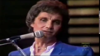 Roberto Carlos no Globo de Ouro 1984  Perdoa.