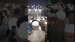 شاهد موكب الشيخ ماهر المعيقلي بعد أداء صلاة فجر في الحرم المكي 