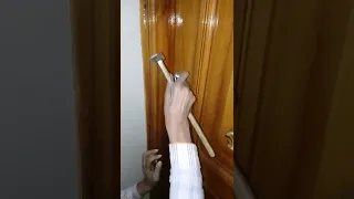 فتح باب الشقه بطريقه سهله وهو مقفول بالمفتاح   محمودالقزاز  دندنها