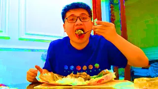 Makan Nasi Padang pakai Sendok