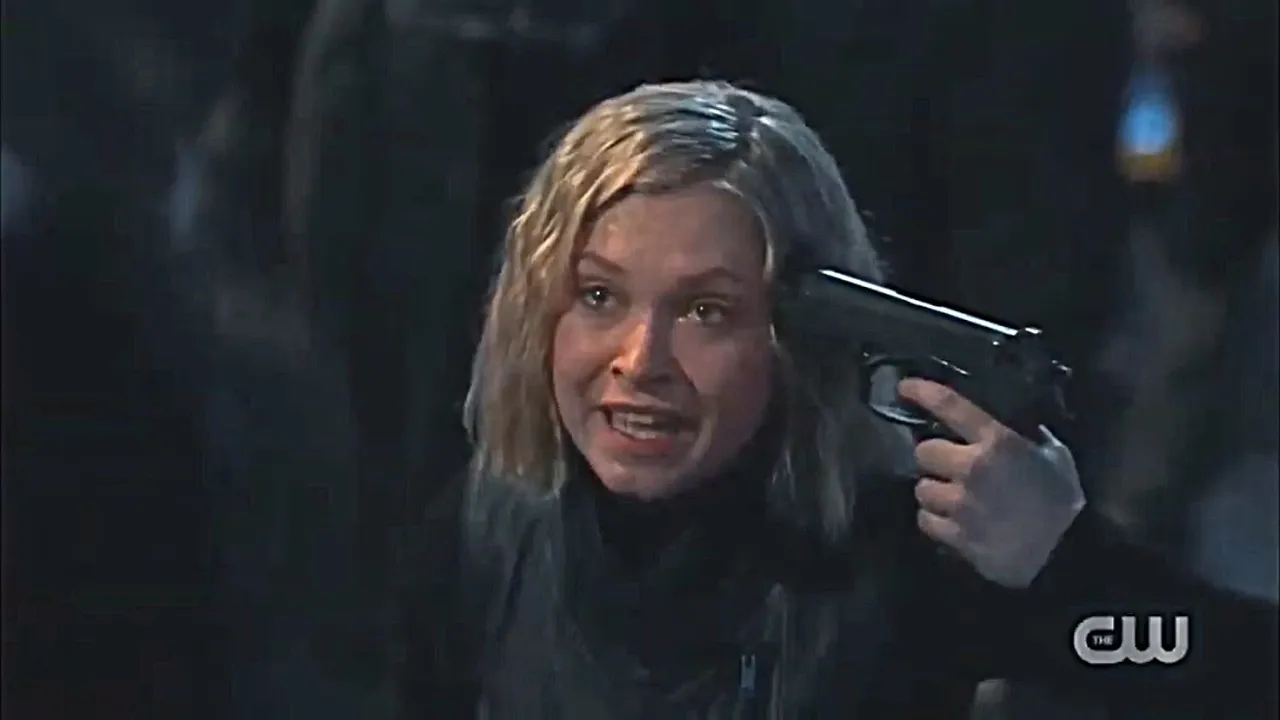 The 100 6x13 Clarke And Madi Reunite | Clarke Points A Gun To Her Head The 100 6x13 Clarke And Madi Reunite | Clarke Points A Gun To Her Head