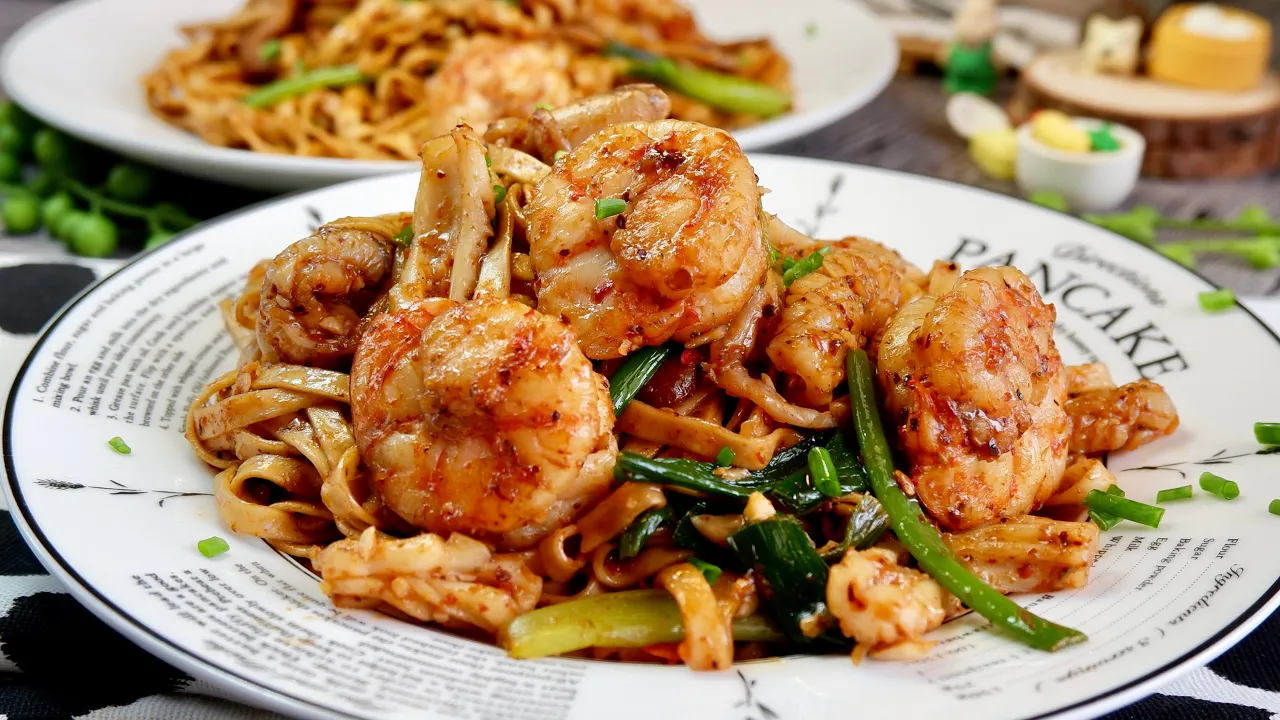 The Ultimate Lazy Way to Fry Noodles! Chinese Spicy Seafood Noodles  Stir Fried Noodles Recipe
