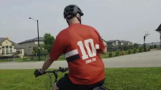 Sepedahan Di Area Penduduk. Biking in an Edmonton Neighborhood .