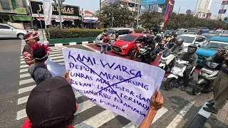 AKSI SOLIDARITAS BAKAR KARTU ATM MANDIRI