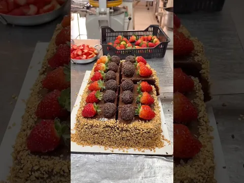 Less cream decorating | strawberry 🍓 #tranding #viral #ytshorts #shorts #cake #viralvideo