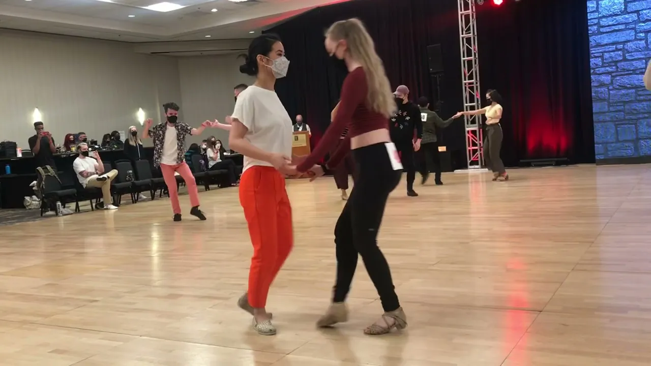 Novice semis, Rose City Swing 2022 - Helen Zhou & Skylar Moore