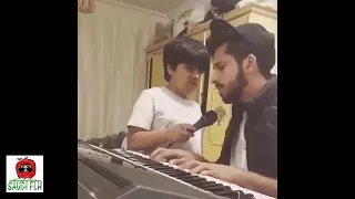 يغني واخوه الصغير ماسكلة المايك ايخرب ضحك 