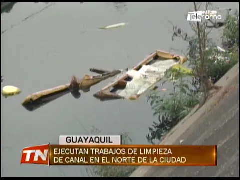 Ejecutan trabajos de limpieza de canal en el norte de la ciudad