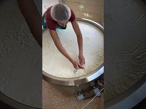 Who knew slicing curd was this satisfying 😍