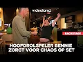 Download Lagu Barry Atsma geeft exclusieve backstage tour met hoofdrolspeler Bennie | Bennie