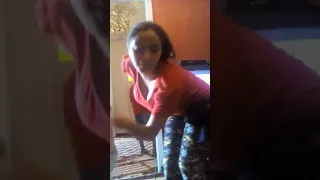 رقص بنت اندر ايدج روعة 