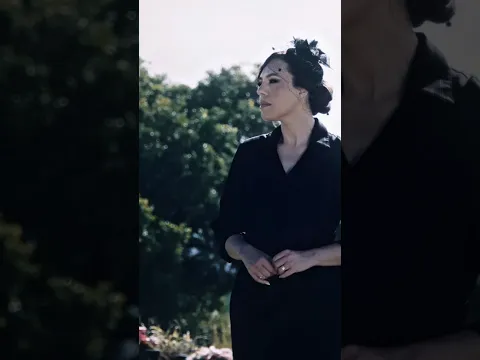 Porque mesmo quando alguém que amamos não está mais aqui,Deus ainda está.
