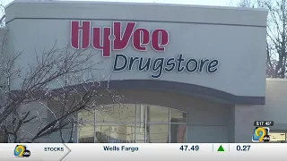 Hy-Vee suspends employee discount