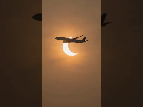 Right place, right moment 🌘