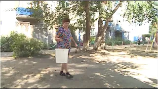 Жители многоэтажек в поселке Новоомский с начала лета без воды