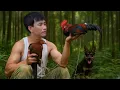Download Lagu Overlevingsvaardigheden. Een tocht om kippen te vangen in het diepe bos: CEO verlaat de stad voor he