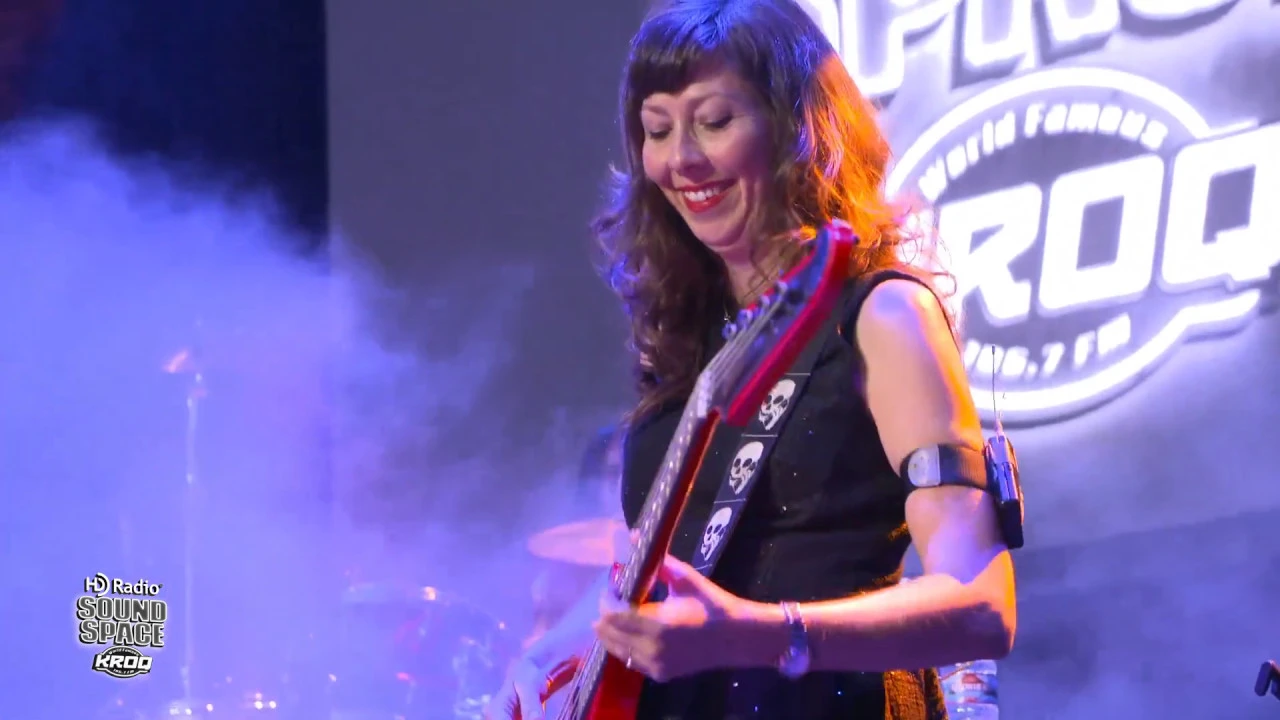 Silversun Pickups Perform 'Lazy Eye' in the KROQ HD Radio Sound Space Silversun Pickups Perform 'Lazy Eye' in the KROQ HD Radio Sound Space