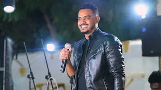 الفنان معاذ السر يغني عطورو الباريسية مع العازف علي ماكس زفة جامعة التقانة دندنها