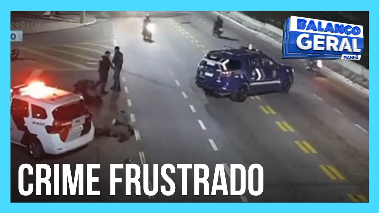 Adolescentes furtam moto e são pegos após baterem em viatura