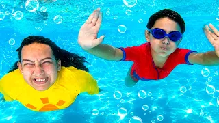 Maria Clara MC Divertida e JP Aprendem o que Pode e Não Pode na Piscina