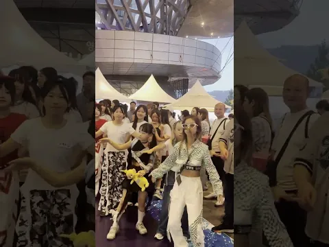 소정아🤣 왜그러는거니😅#춤추는소정 #춤추는곰돌 #춤추는곰돌의랜덤댄스 #댄스 #쇼츠 #챌린지 #춤추는곰돌의타이머댄스#dance #music #challenge#cute #shorts