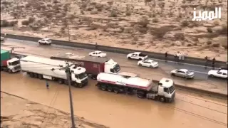 اغلاق طريق السيل الكبير بسبب الامطار والسيول 