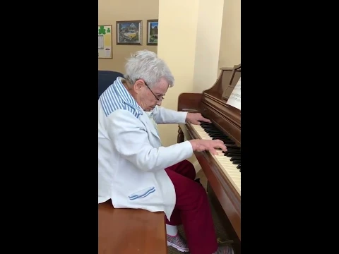 Download MP3 92-Year-Old Woman With Dementia Performs Moonlight Sonata