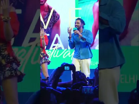 Kriti Sanon singing and dancing