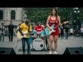 Download Lagu Monyet Viral Main Gitar di Alun-Alun Kota Rusia