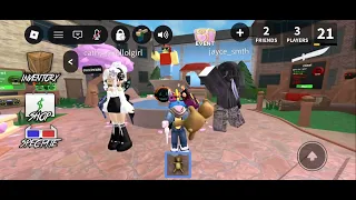 Playing Roblox Murder Mystery 2 with Xx and my girl cousin :v