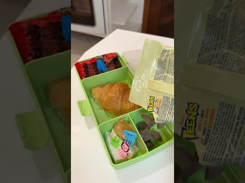 PAI PREPARA A LANCHEIRA DO FILHO  ALFA E DO BETINH4