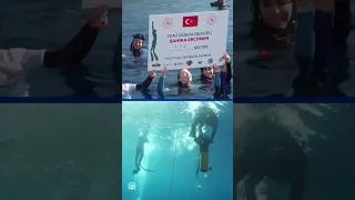 الغواصة شاهقة أرجومان تحطم رقما قياسيا في الغوص تضامنا مع غزة  الغواصة شاهقة أرجومان تحطم رقما قياسيا في الغوص تضامنا مع غزة