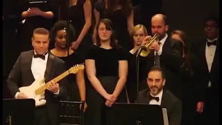 عندم يبدع الفنان يستمع له كل الناس جميل جدا ورائع جدا وارق موسيقى ممكن تسمعها وخروج عن نص 