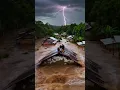Download Lagu Suasana terjebak saat banjir bandang berlumpur#s