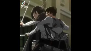 شكلي بعد ما قام ليفاي بعناق ميكاسا و دفعها  شكلي بعد ما قام ليفاي بعناق ميكاسا و دفعها