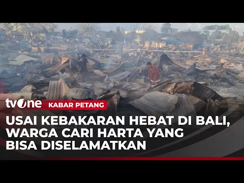 Warga Korban Kebakaran Mengais Sisa Harta Benda di TKP