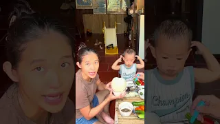 Ăn trứng gà nhỏ nhất và trứng bự nhất |Hy và Ni
